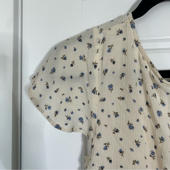 AMERICAN EAGLE FLOWER SUNDRESS WITH BUTTON AND TIE NECKLINE DETAILING - Picture 5 of 13